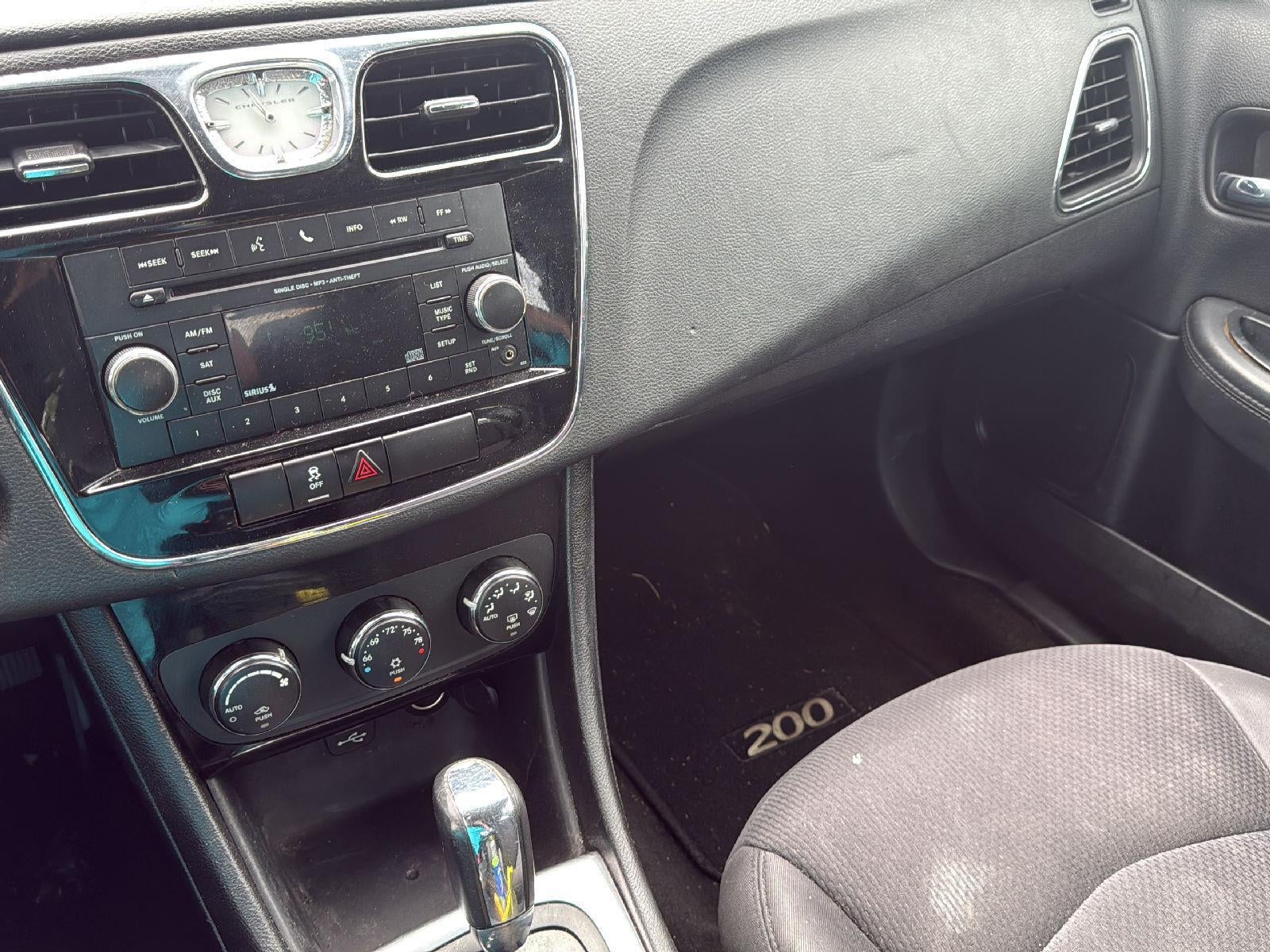 2013 Chrysler 200 TOURING