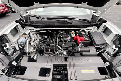 2025 Nissan Kicks SR