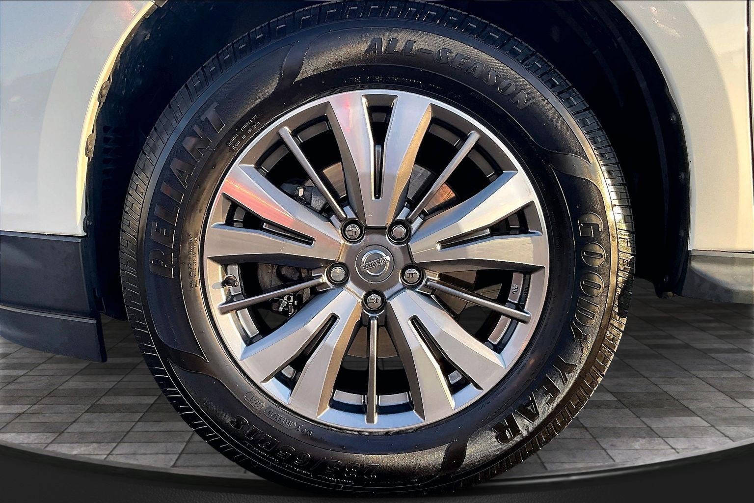 2020 Nissan Pathfinder SL