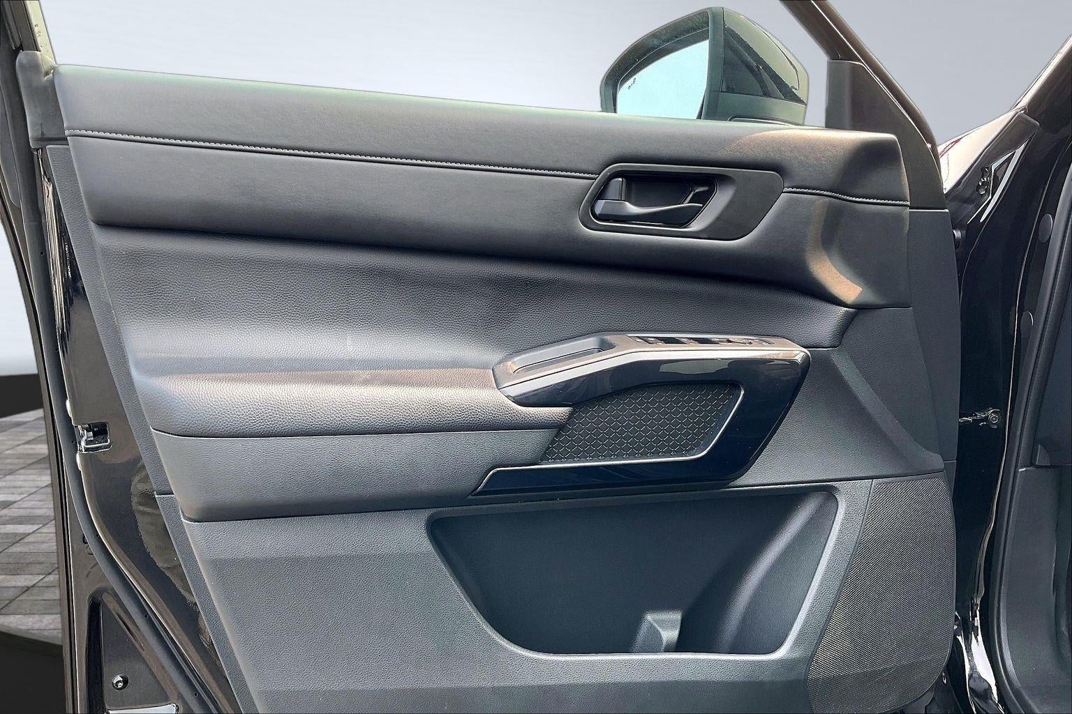 2025 Nissan Pathfinder S