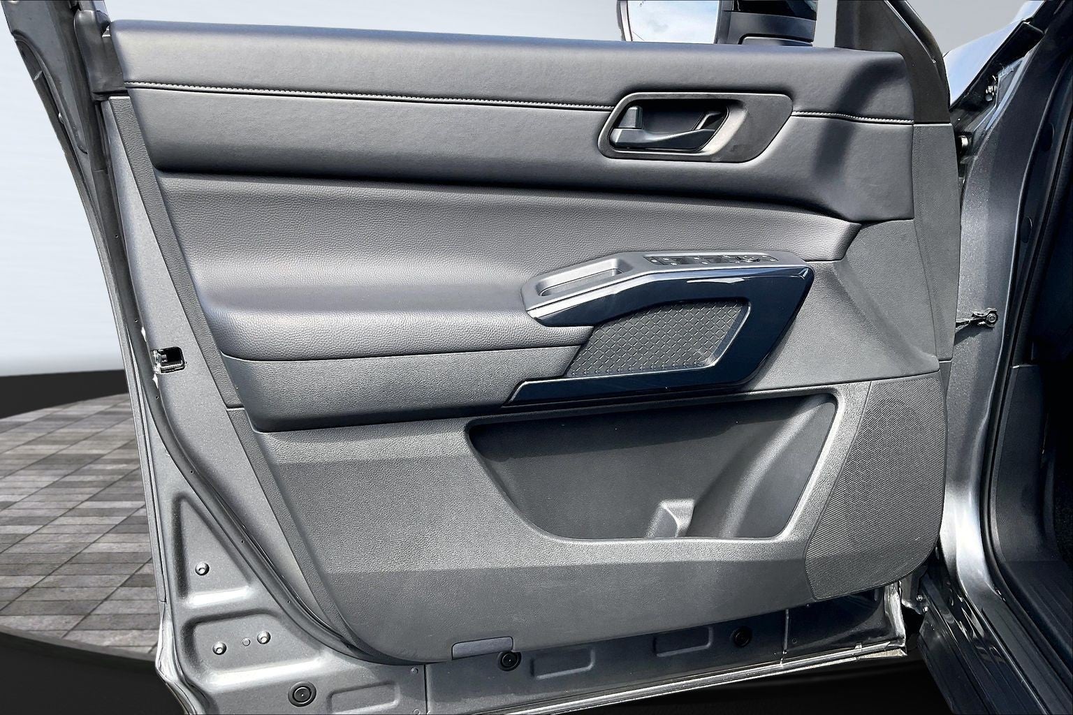 2025 Nissan Pathfinder S