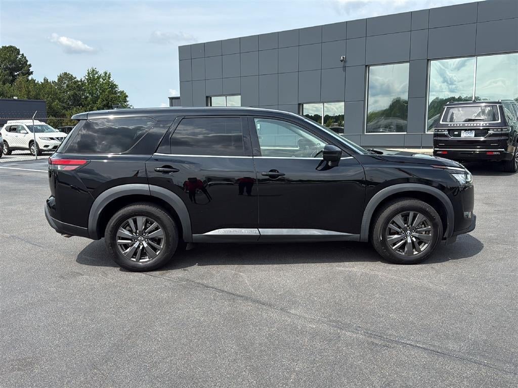 2022 Nissan Pathfinder S