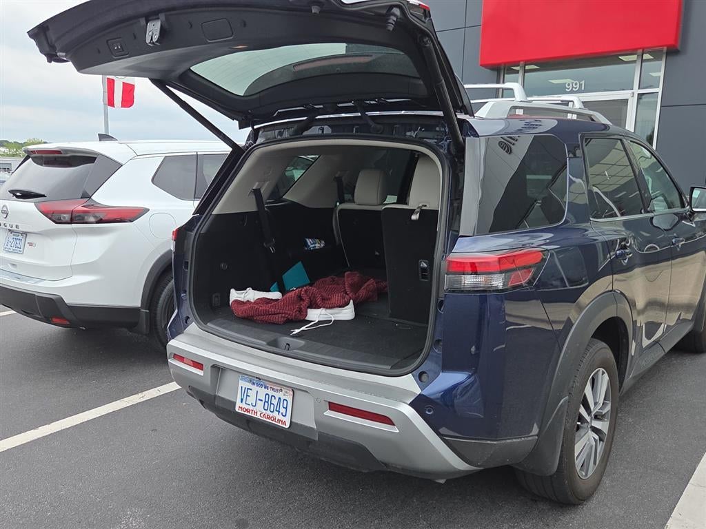 2024 Nissan Pathfinder SL