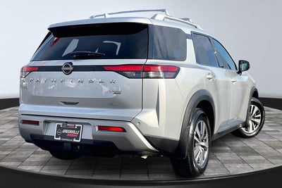 2022 Nissan Pathfinder SL