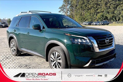 2025 Nissan Pathfinder SL
