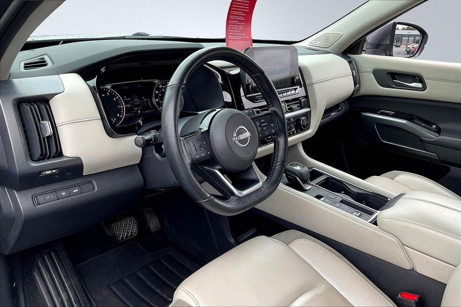 2022 Nissan Pathfinder SL