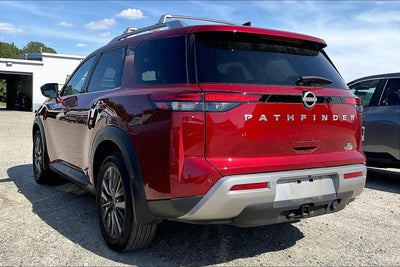 2024 Nissan Pathfinder SL