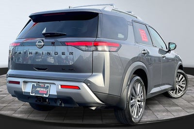 2024 Nissan Pathfinder SL