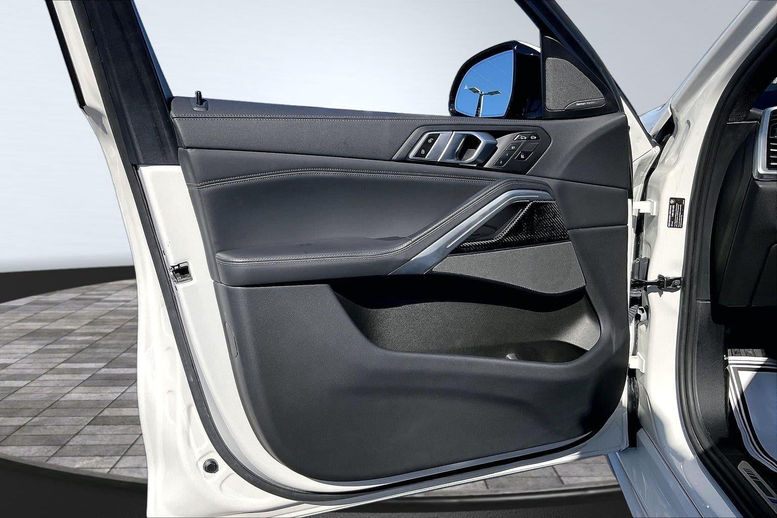 2022 BMW X6 M50i