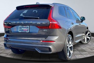 2022 Volvo XC60 R-Design