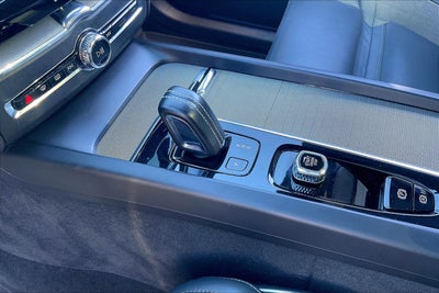 2022 Volvo XC60 R-Design