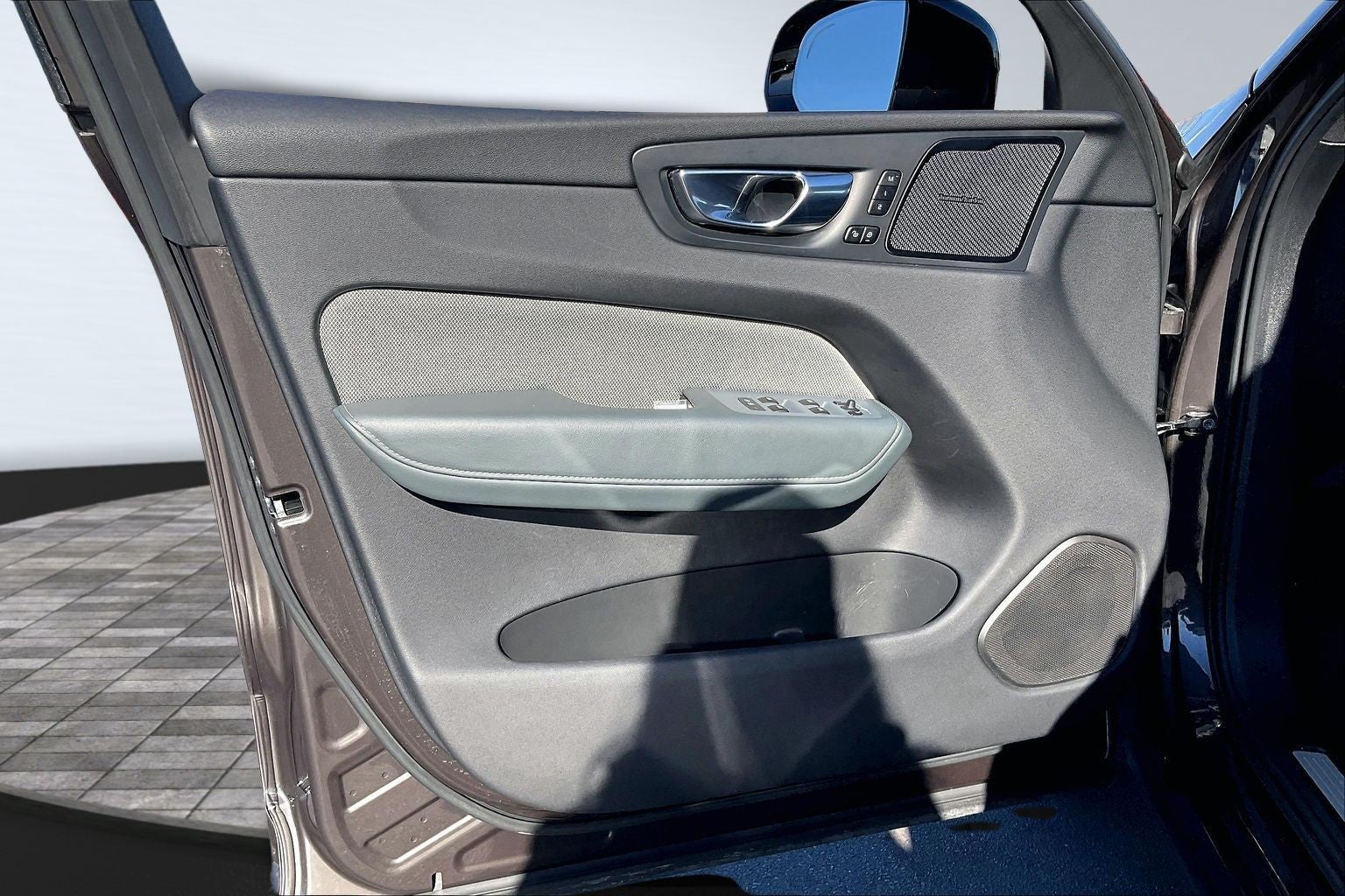 2022 Volvo XC60 R-Design