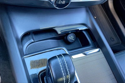 2022 Volvo XC60 R-Design