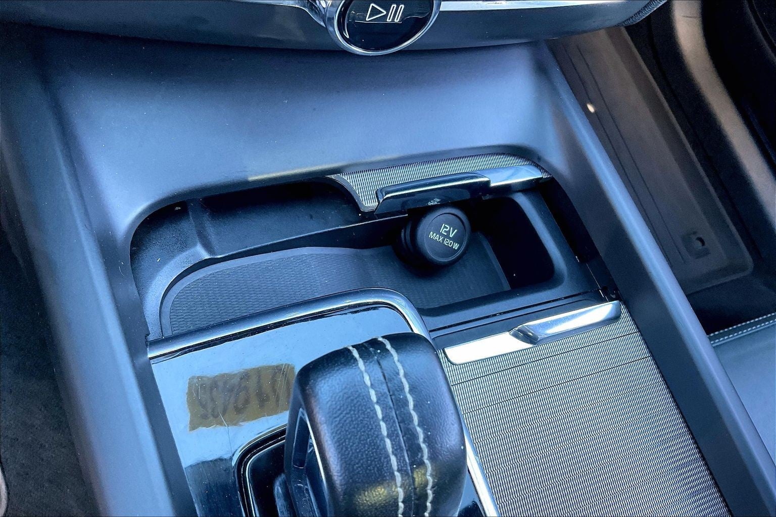 2022 Volvo XC60 R-Design