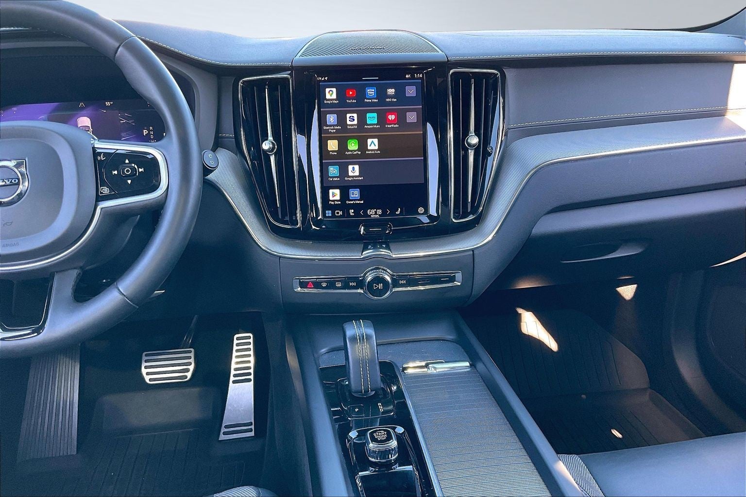 2022 Volvo XC60 R-Design