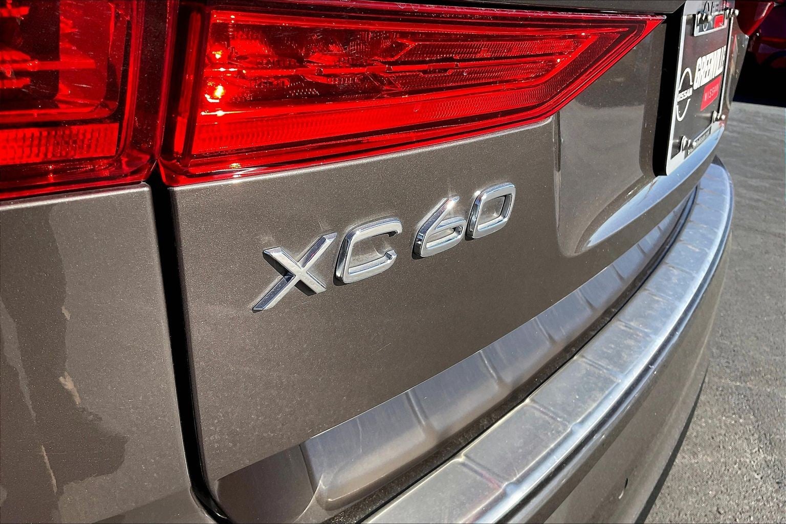 2022 Volvo XC60 R-Design