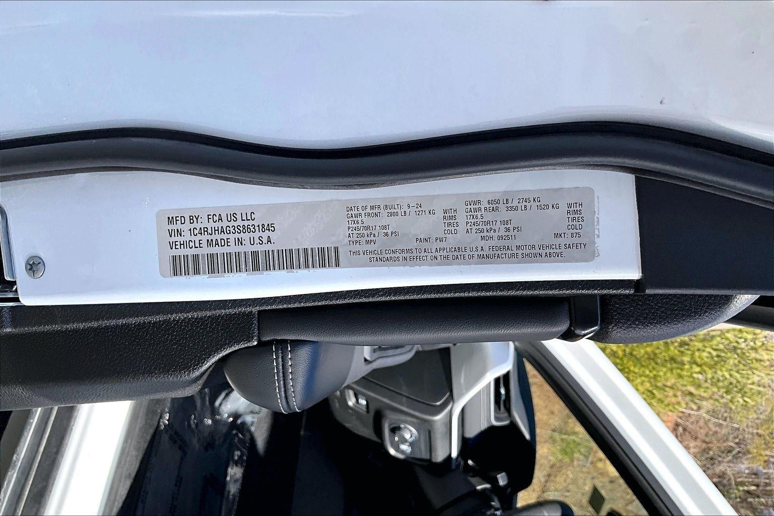 2025 Jeep Grand Cherokee Laredo