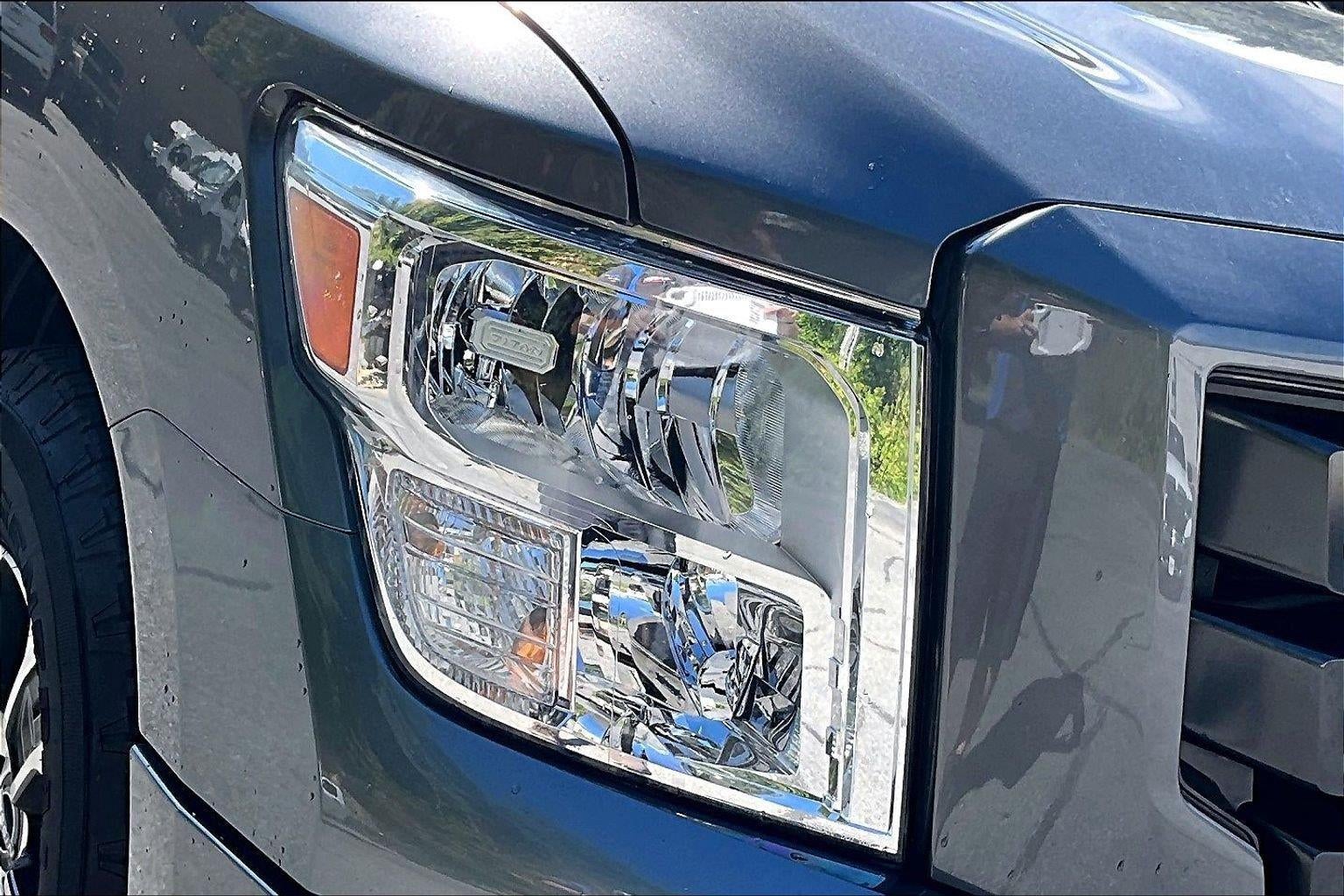 2024 Nissan Titan SV