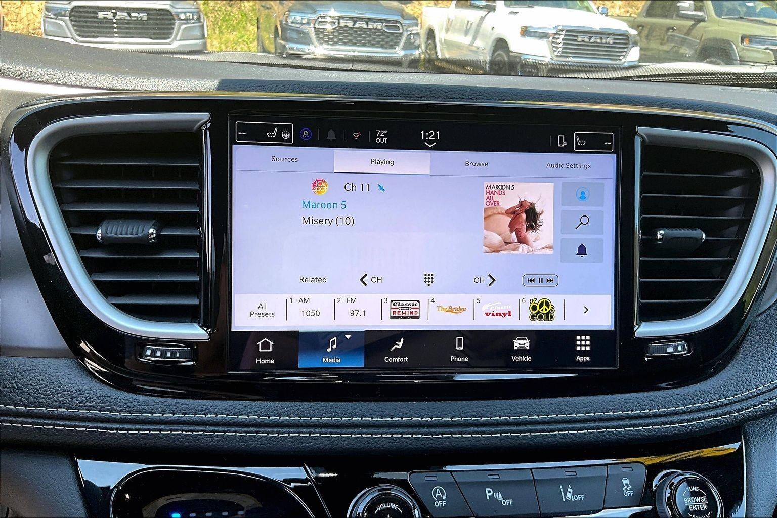 2025 Chrysler Pacifica Select