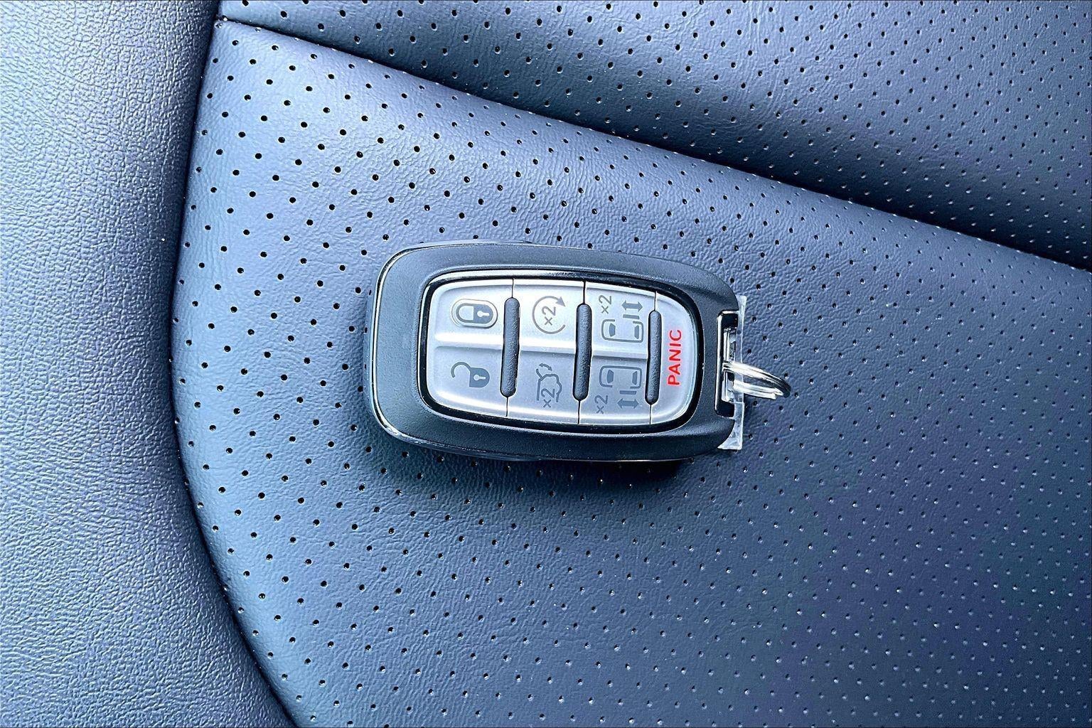 2026 Chrysler Voyager LX