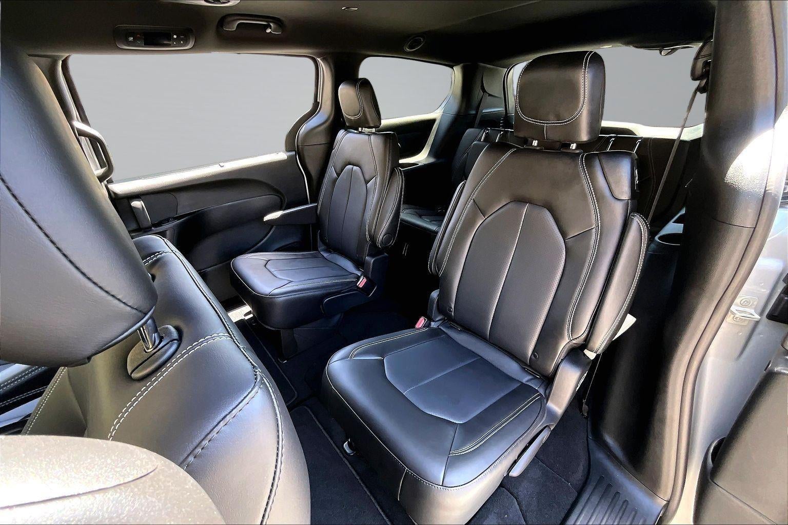 2026 Chrysler Voyager LX