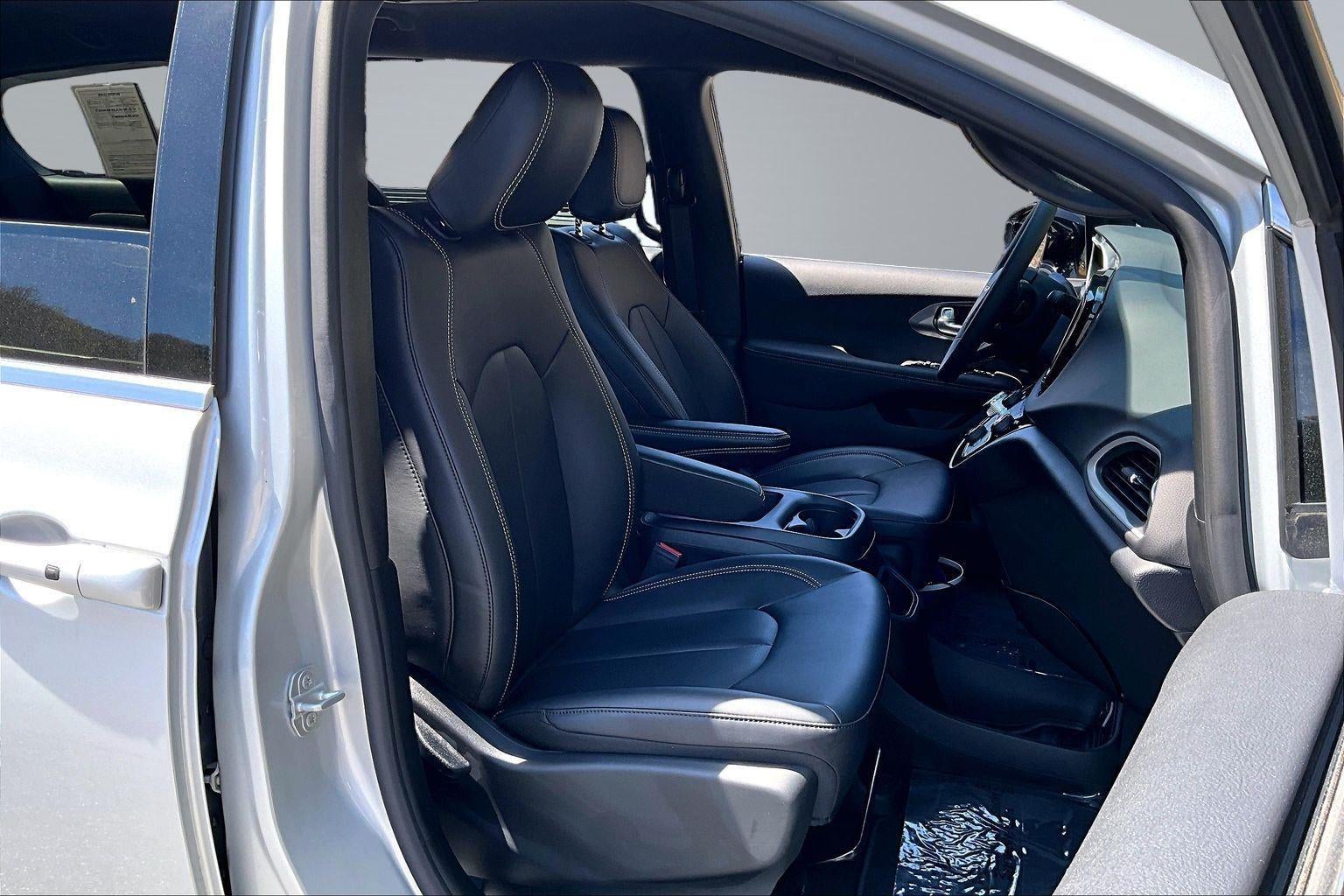 2026 Chrysler Voyager LX