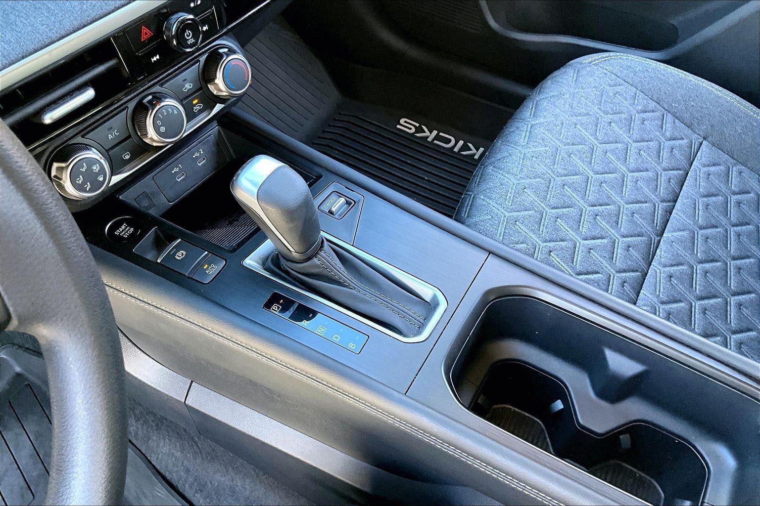 2025 Nissan Kicks SV