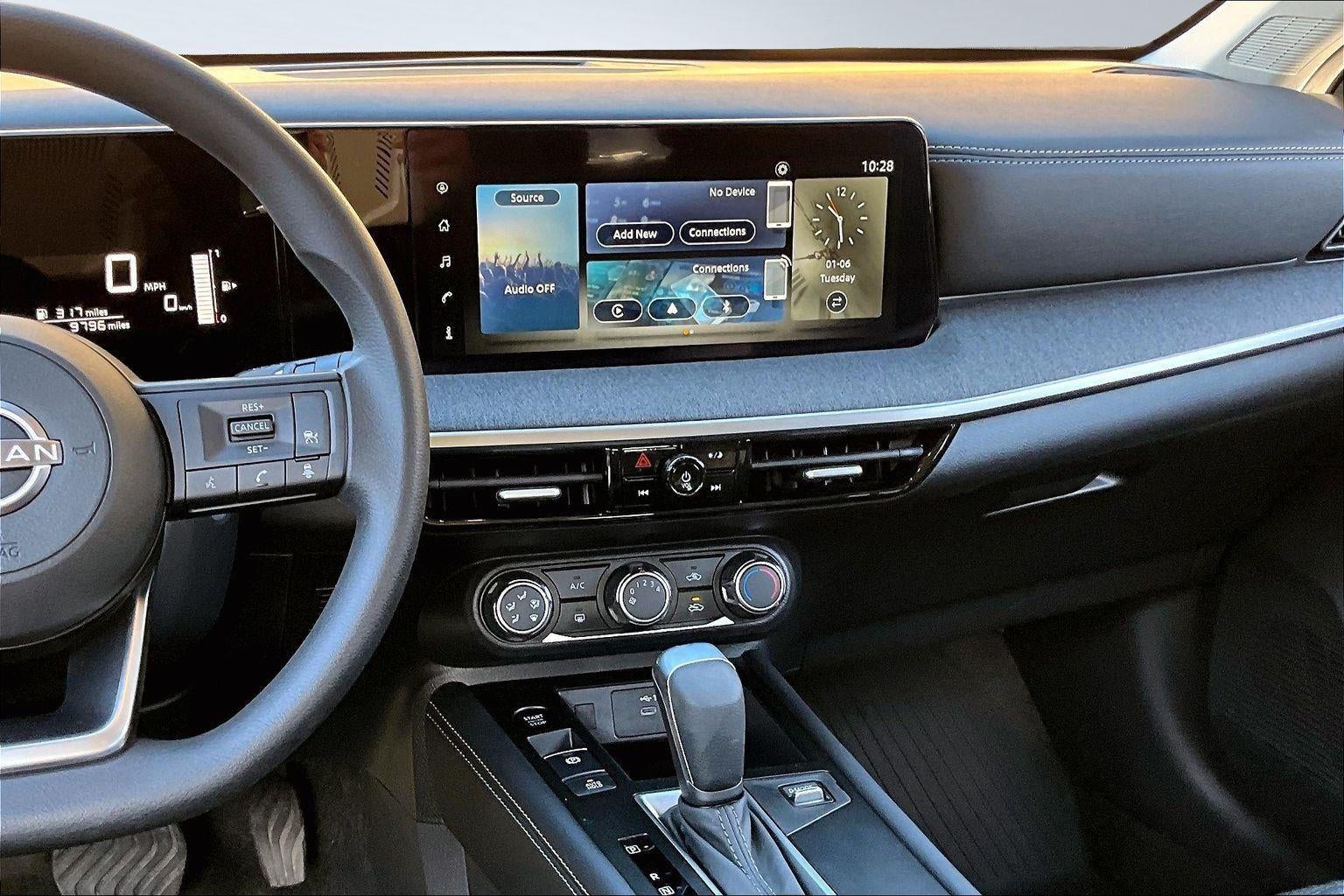 2025 Nissan Kicks SV