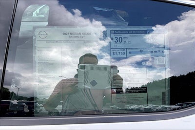 2025 Nissan Kicks SR