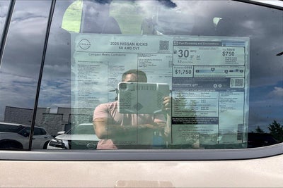 2025 Nissan Kicks SR