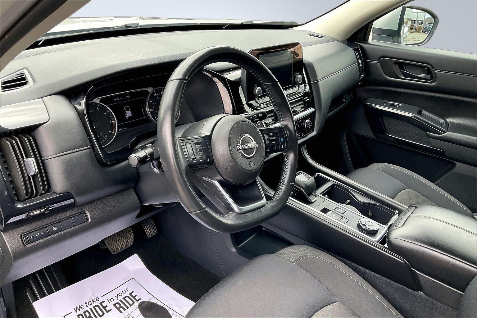 2024 Nissan Pathfinder SV