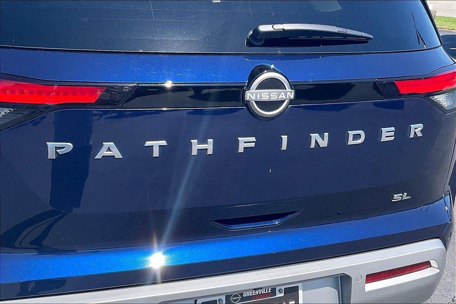 2024 Nissan Pathfinder SL