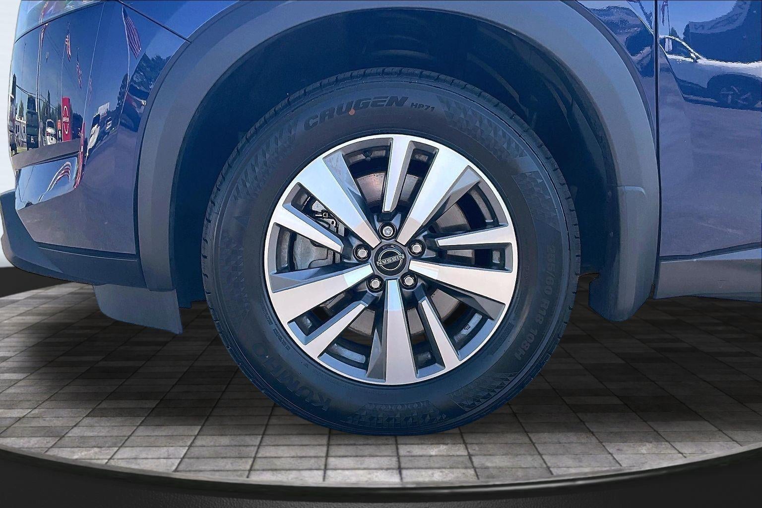 2024 Nissan Pathfinder SL