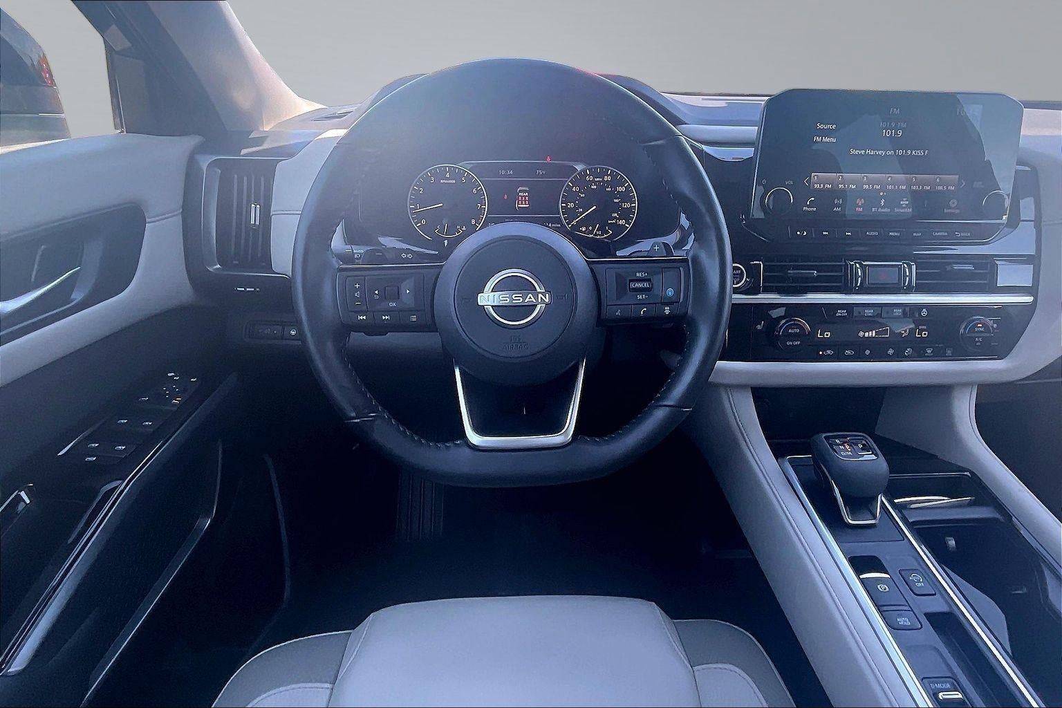 2024 Nissan Pathfinder SL