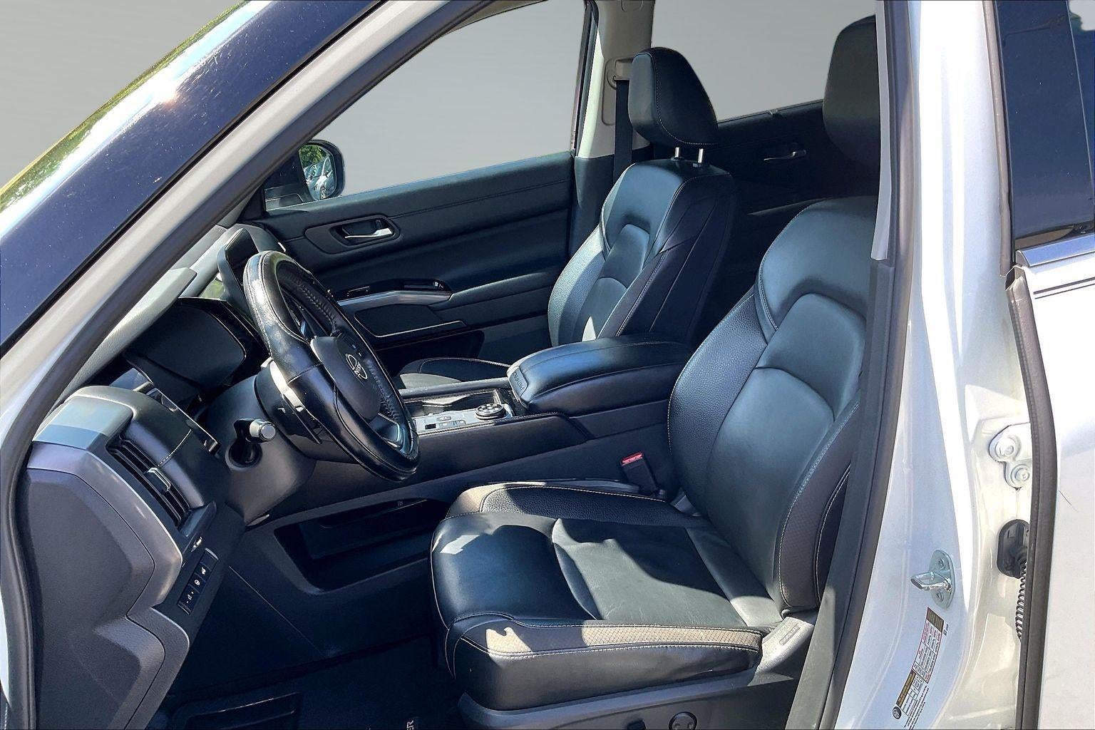 2023 Nissan Pathfinder SL